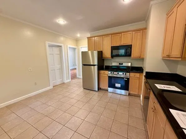 110 Chestnut St #2, Brookline, MA 02445