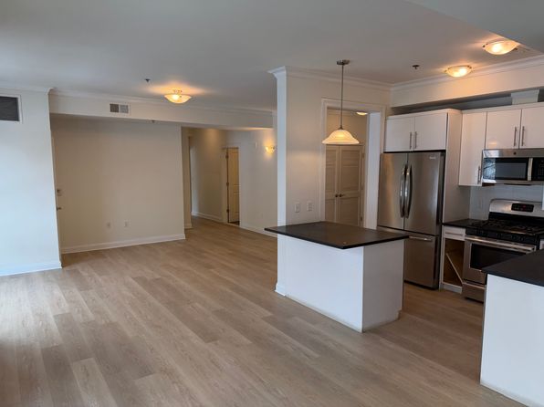 2001 Hudson Ter APT 306