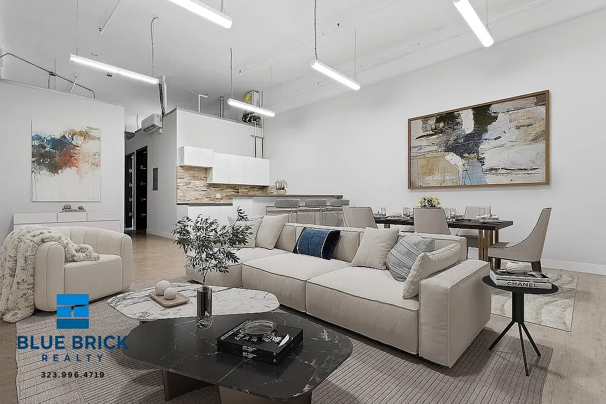 High Ceilings. Tons of Light. South LA Location. What More Do You Need? — Photo 3