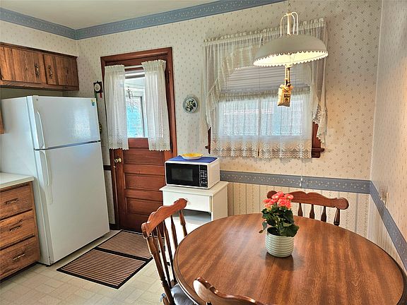5th image of 2109 S Manor Dr