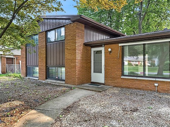 4th image of 526 Sharon Dr