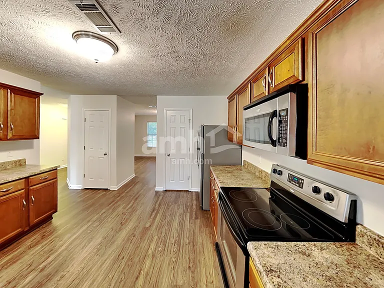 1027 Gannett Rd — Photo 3