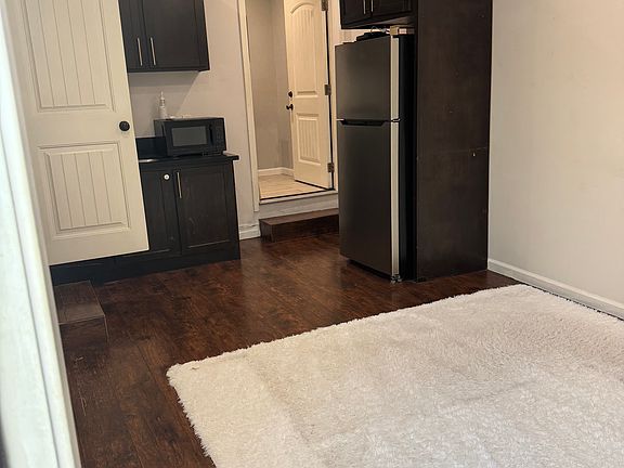 3rd image of 6808 Shoshone Ave