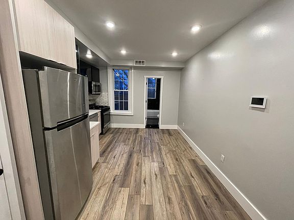 2nd image of 308 Clerk St APT 3L