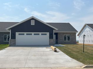 168 Mulberry Dr SE, Cascade, IA 52033