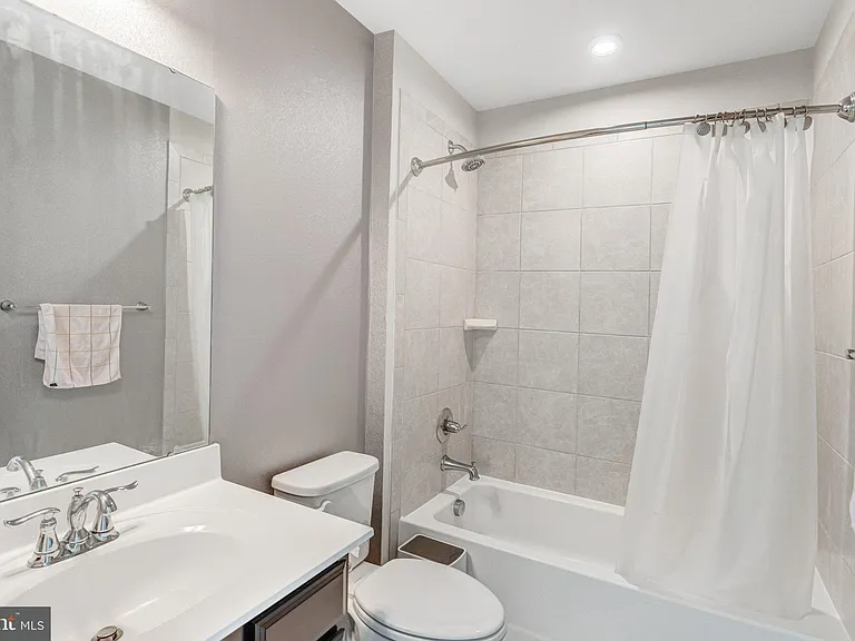 11241 Wheeler Ridge Dr — Photo 30
