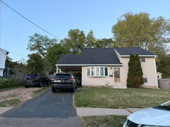 31 Meadow Rd, East Brunswick, NJ 08816