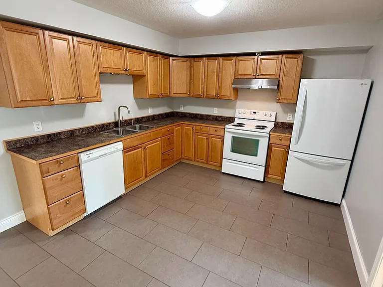 10 Carnegie Ln #2 — Photo 9