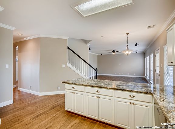 3rd image of 207 Willow Grove Dr