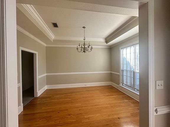 4th image of 3657 Victoria Dr