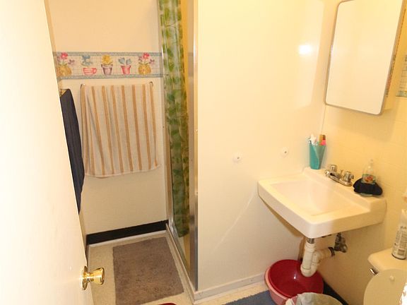 3rd image of 11 West St APT 3