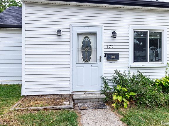 4th image of 172 Higgins St