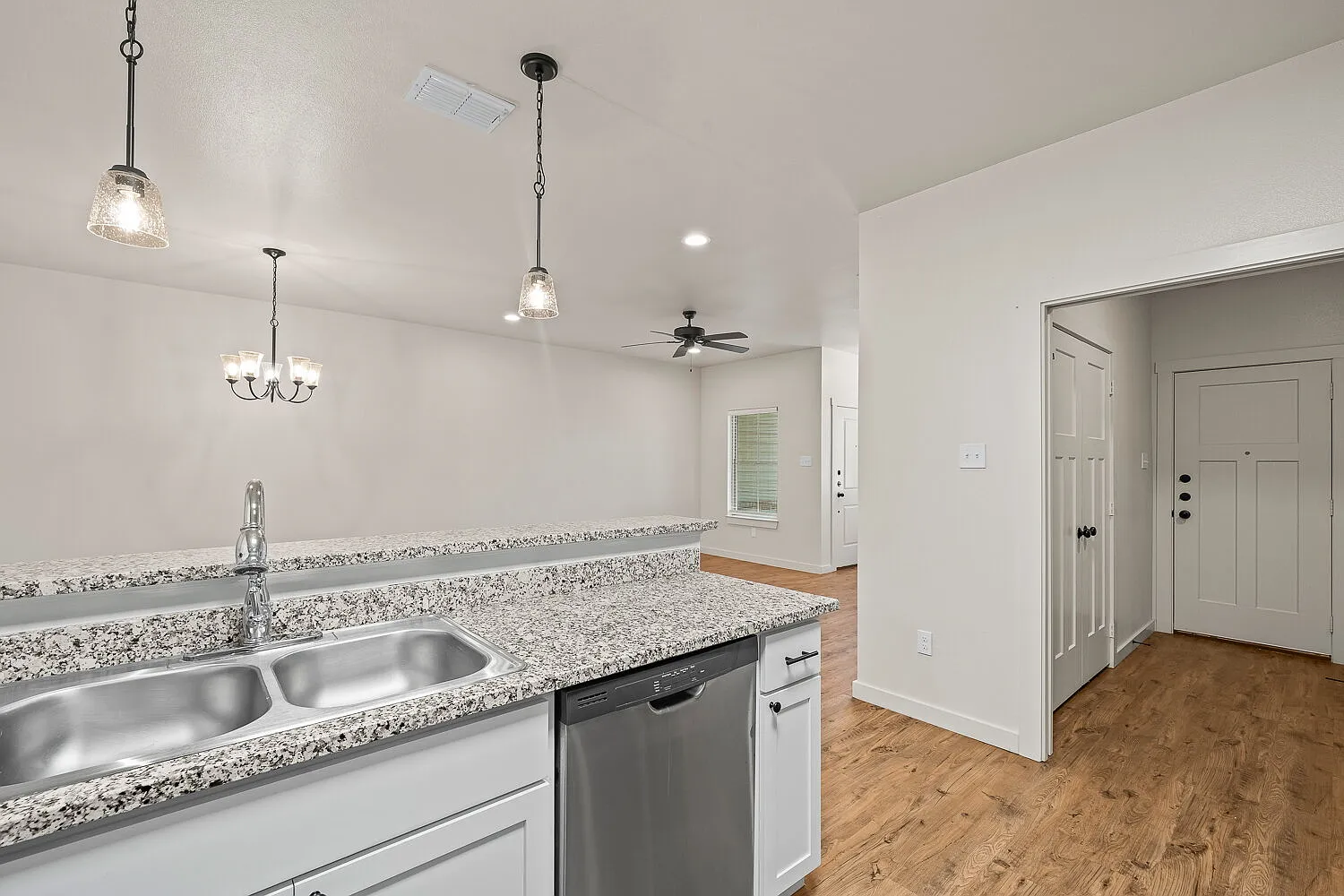 2 bed, 2.0 bath, 1251 sqft, $1,450 — Photo 4