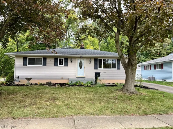 3433 Curtis St, Mogadore, OH 44260