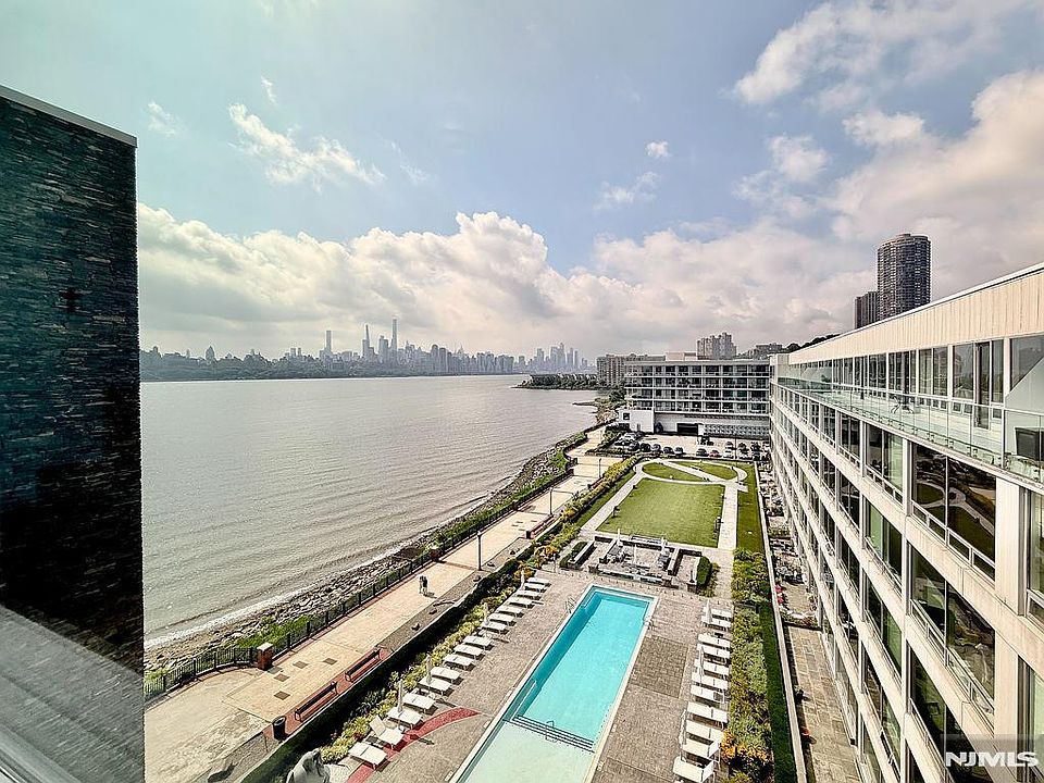 1st image of 9 Somerset Ln #Penthouse 608/614