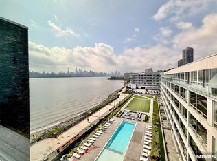 9 Somerset Ln #Penthouse 608/614, Edgewater, NJ 07020