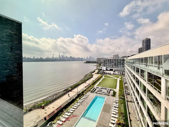 9 Somerset Ln #Penthouse 608/614, Edgewater, NJ 07020