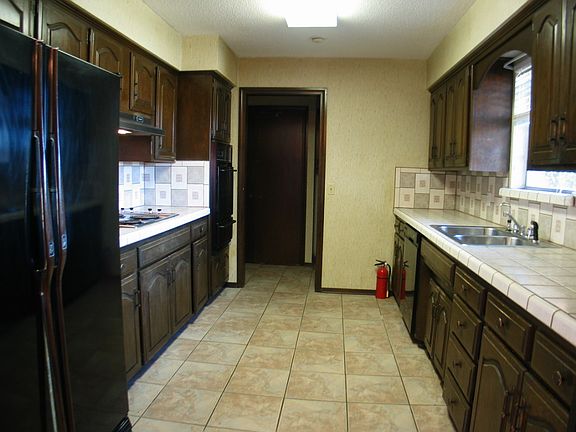 5th image of 8 W Preston Ln