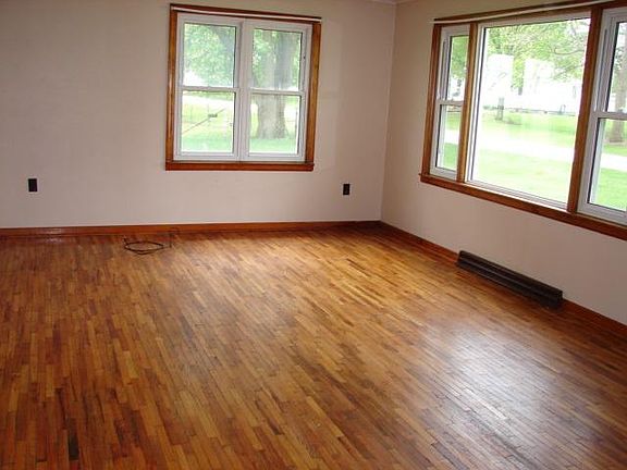4th image of 220 Stewart St
