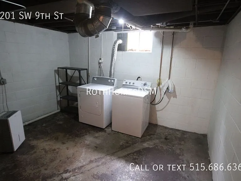 4201 SW 9th St — Photo 4
