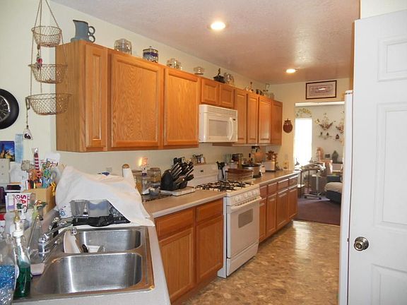Kitchen b