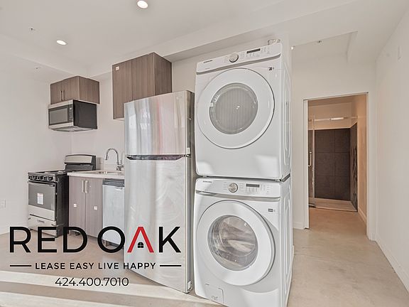 2nd image of 5814 1/2 La Mirada Ave #202