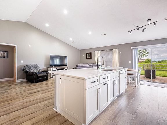 3rd image of 5173 Sunrise View Cir