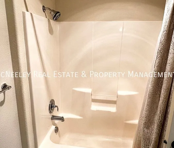 677 NE Garswood Ln — Photo 10