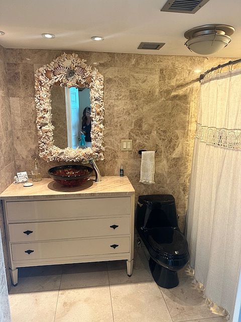 Guest Bath with jetted tub