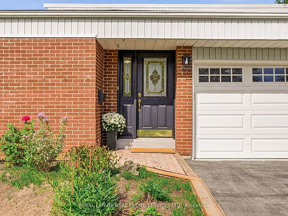 3rd image of 60 Bowshelm Ct
