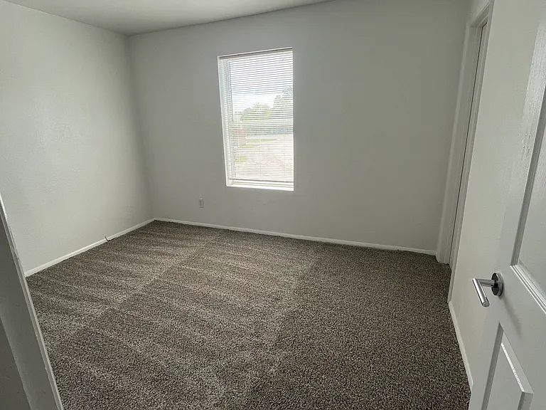 Woodland Dr — Photo 4