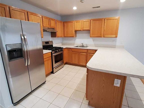 3rd image of 312 Prairie Ct