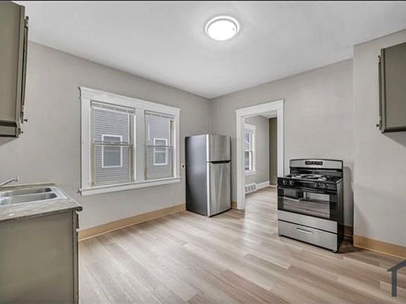 2nd image of 2807 E 124th St Unit 1