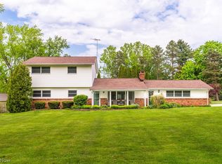 10548 Briar Hill Dr, Kirtland, OH 44094