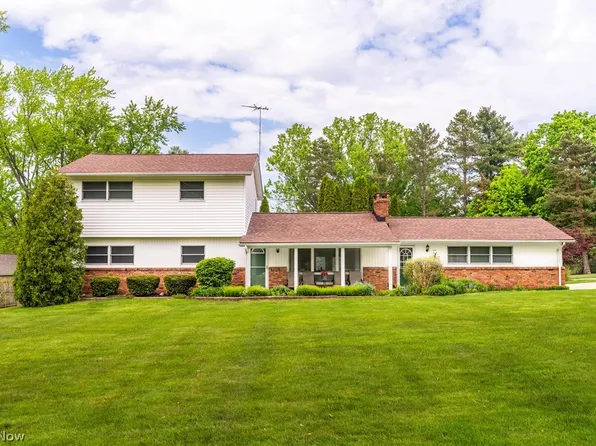 10548 Briar Hill Dr, Kirtland, OH 44094