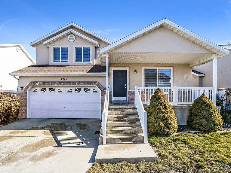 7747 S Briar Dr — Photo 1