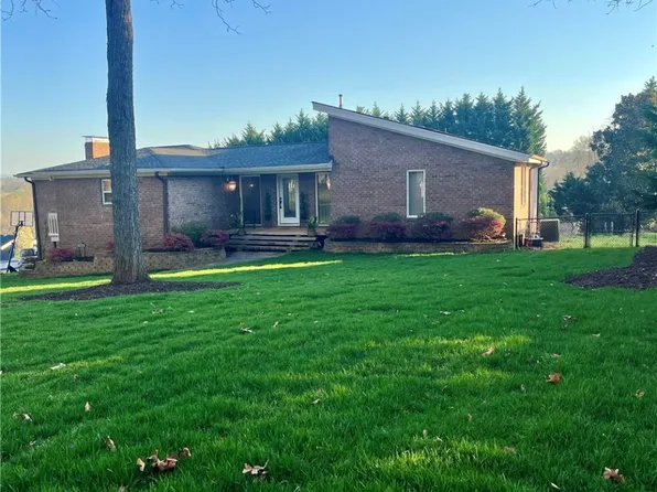 1036 Briarwood Dr, Easley, SC 29642