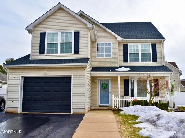 15 Dolphin Circle W, Bayville, NJ 08721