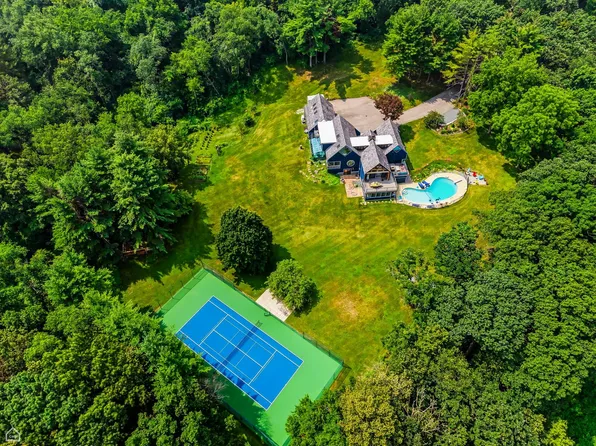 367 Overlook Rd, Barrington Hills, IL 60010
