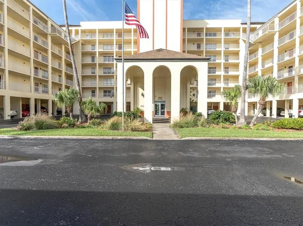 9000 Commodore Dr APT 401, Seminole, FL 33776