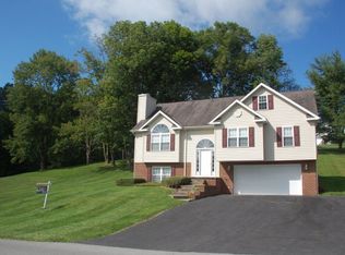 121 Brandon Dr, Bluefield, VA 24605