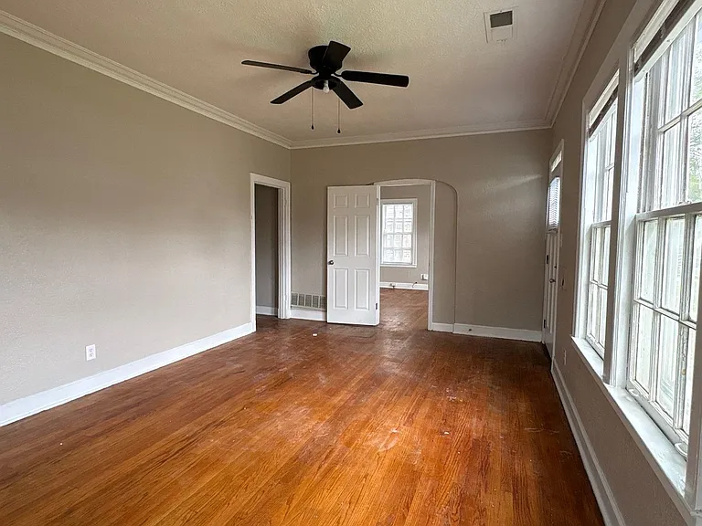 919 Barbara Dr — Photo 6