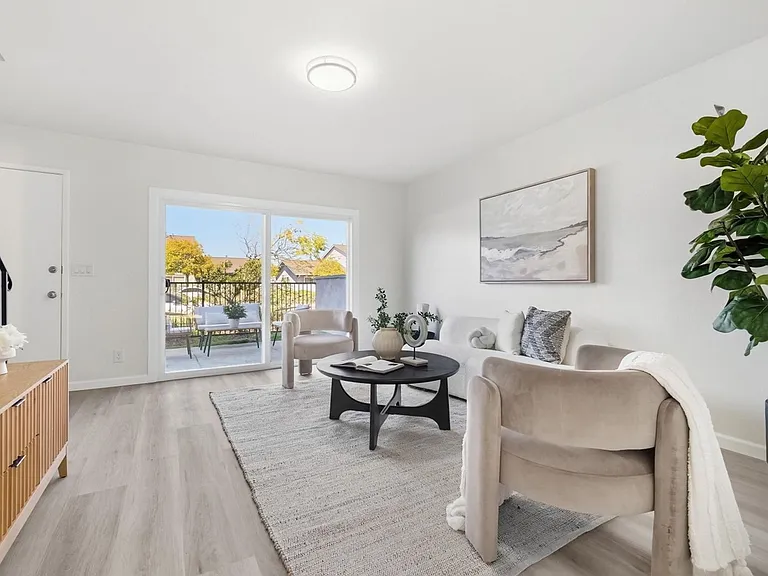 4636 Granada Way — Photo 3