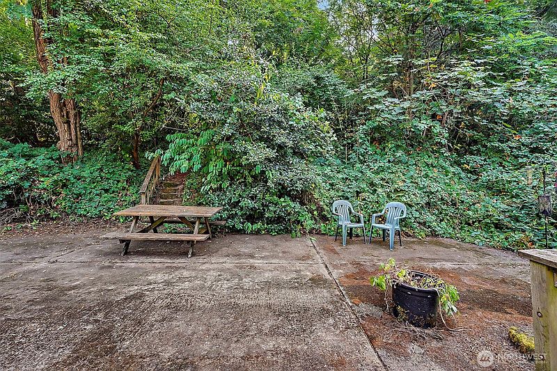 4th image of 7508 Woodland Avenue E