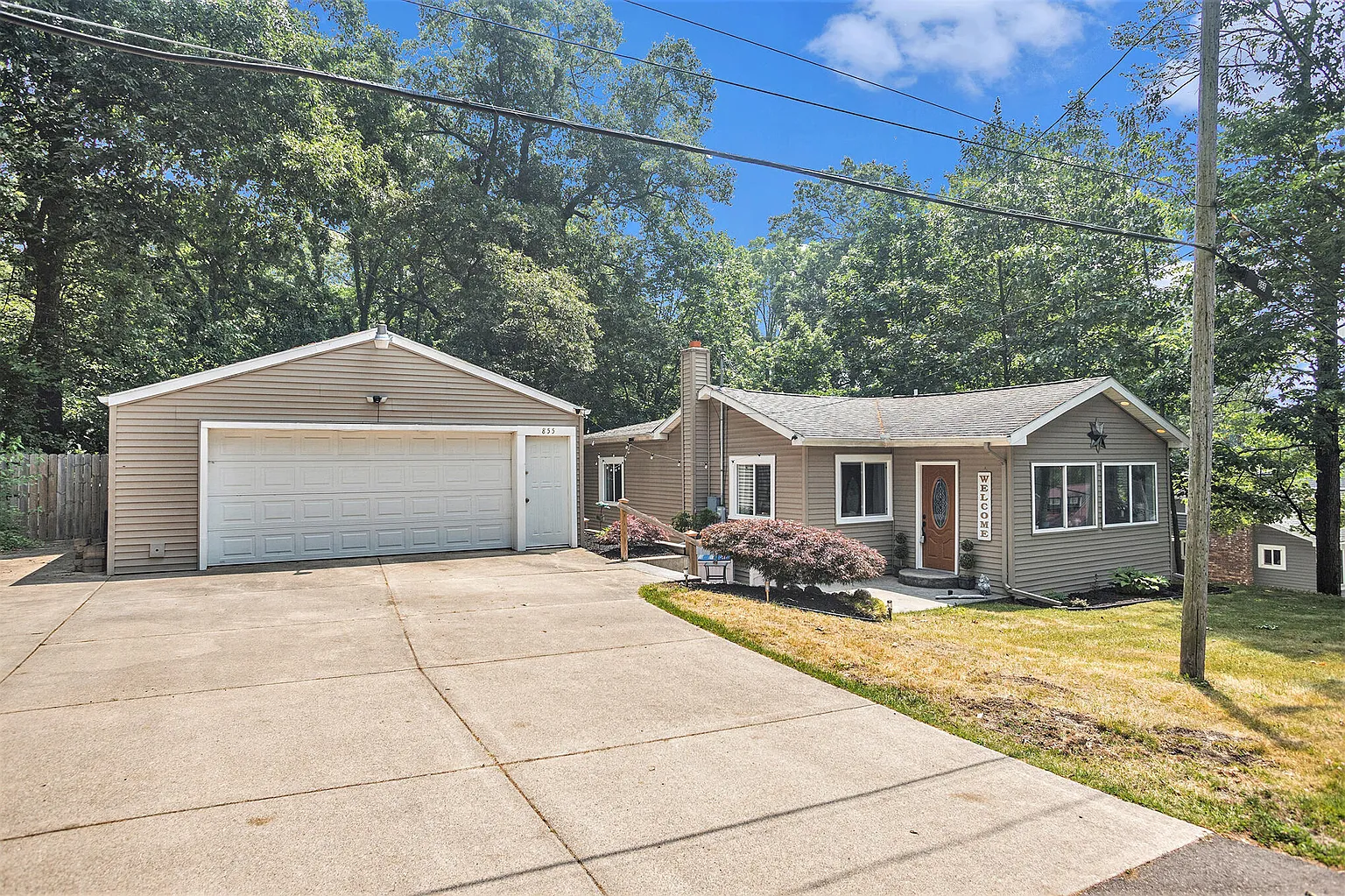 855 Woodland Bch photo 1