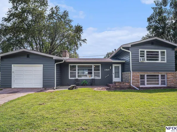 1927 E 10th St, Fremont, NE 68025