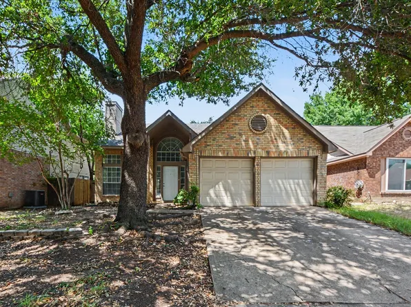 4721 Waterway Dr N, Fort Worth, TX 76137