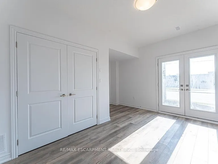 120 Court Dr #29 — Photo 25