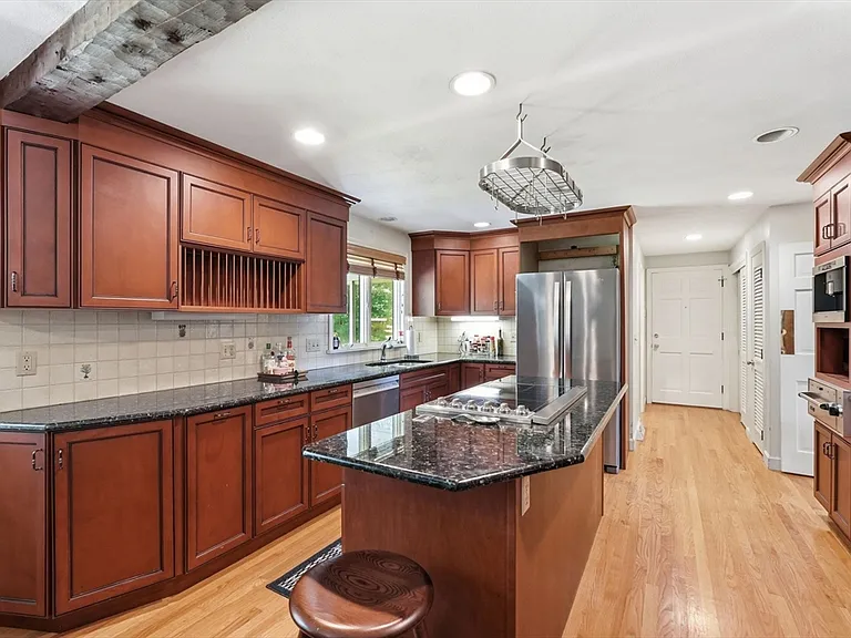 173 Mill Ln — Photo 11