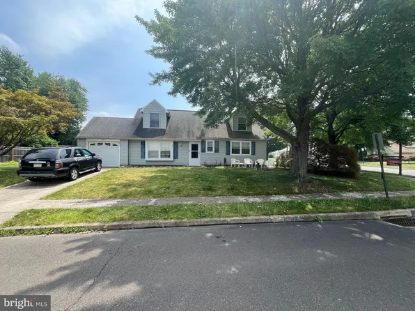 527 Nel Dr, Fairless Hills, PA 19030